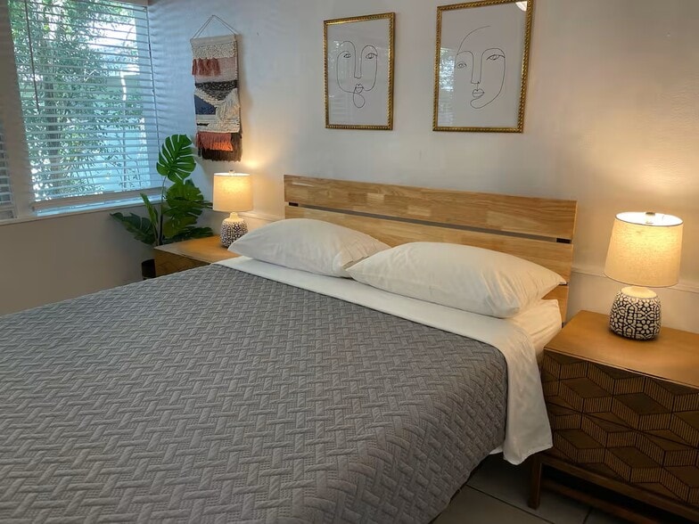 More Photos Of 1064 Broadway, Dunedin Hotel For Sale