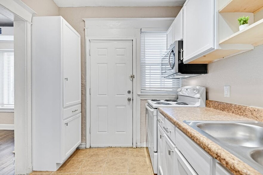 More Photos Of 1114 E Armour Blvd, Kansas City Apartments For Sale