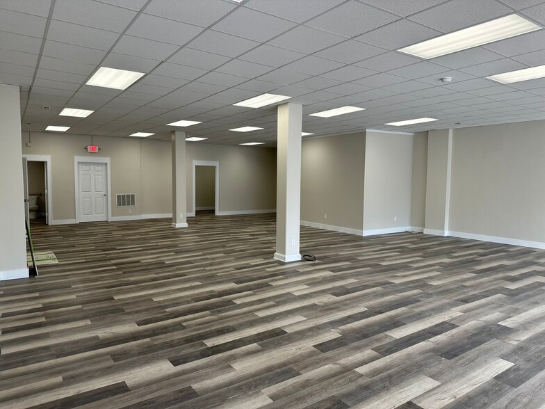 More Photos Of 423 W Broadway St, Bradley Office For Lease