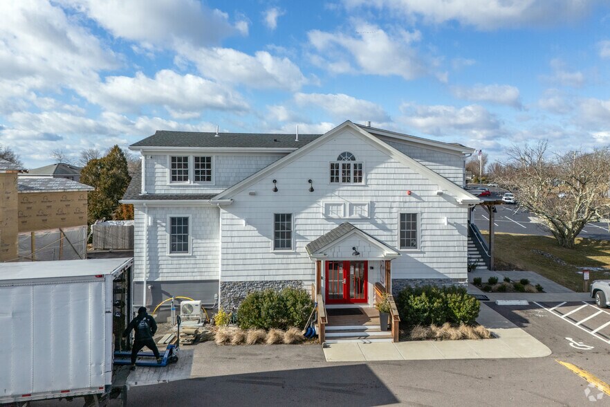 More Photos Of 499 E Main Rd, Middletown Storefront Retail Office For Sale