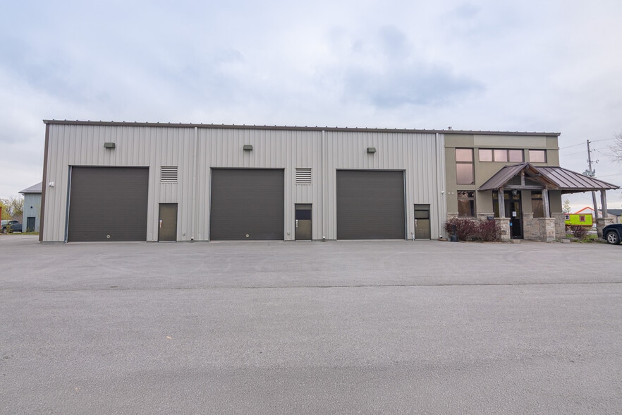 More Photos Of 124 Reis Rd, Ottawa Warehouse For Sale