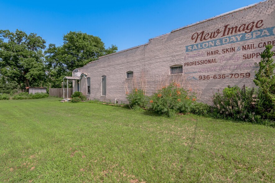 More Photos Of 131 Commerce st, Lovelady General Retail For Sale