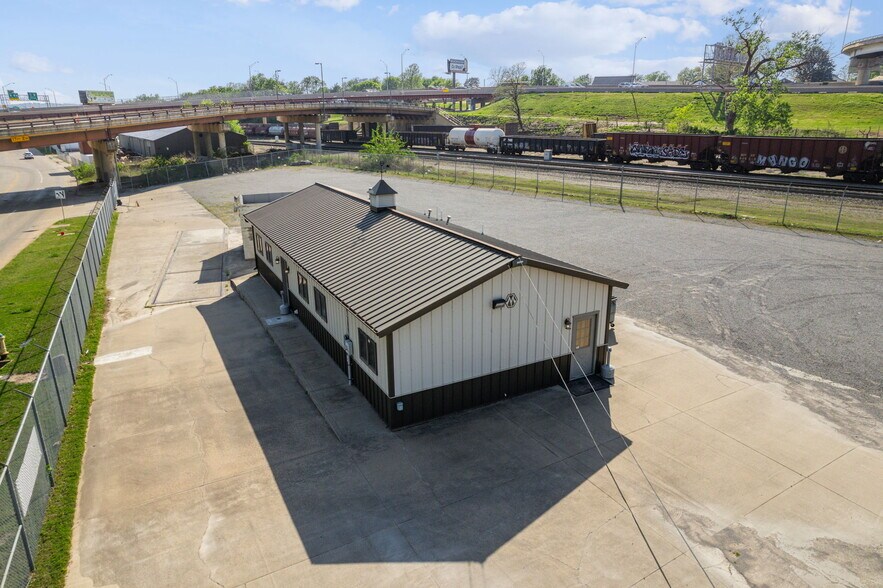 More Photos Of 212 W Heavy Traffic Way, Tulsa Manufacturing For Lease