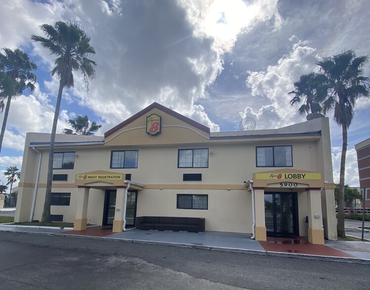 Primary Photo Of 5900 American Way, Orlando Hotel For Sale