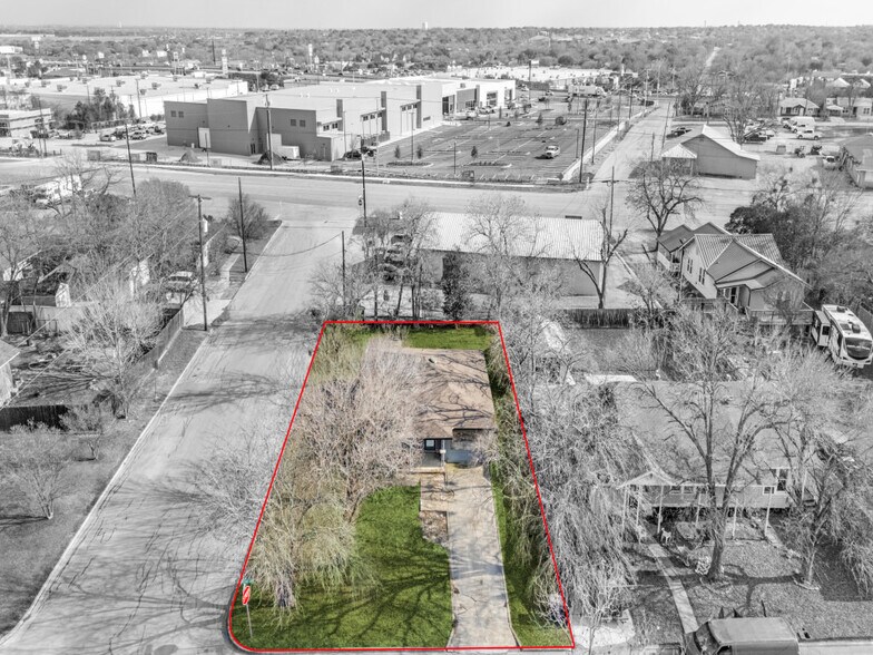 More Photos Of 1415 Jackson St, New Braunfels Office For Sale