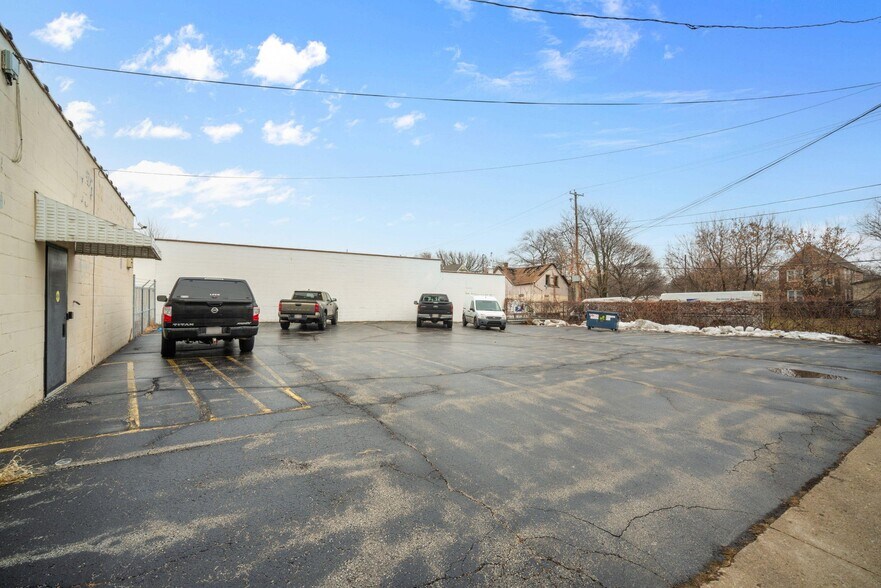 More Photos Of 1319 N 12th St, Milwaukee Service For Sale
