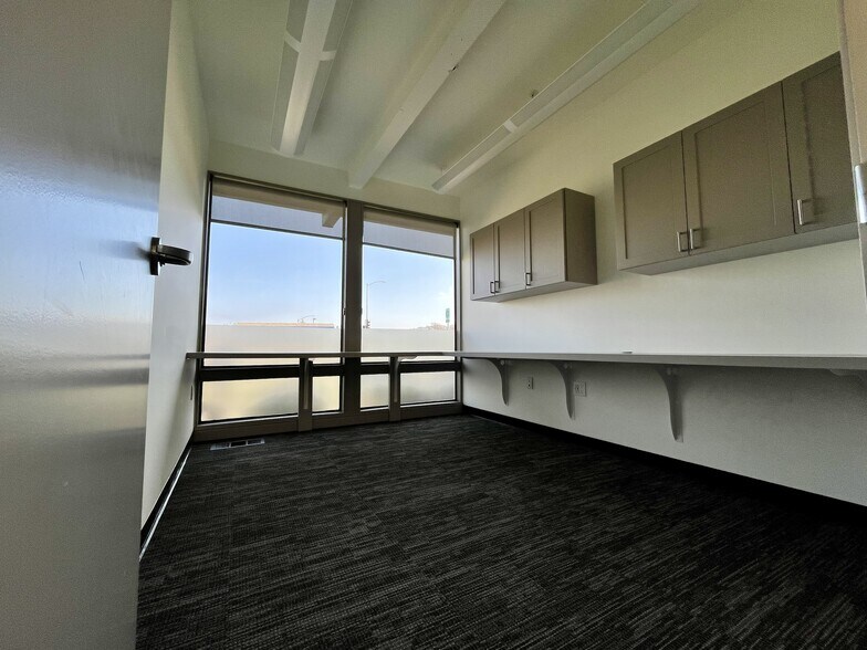 More Photos Of 626 Tamalpais Dr, Corte Madera Office For Lease