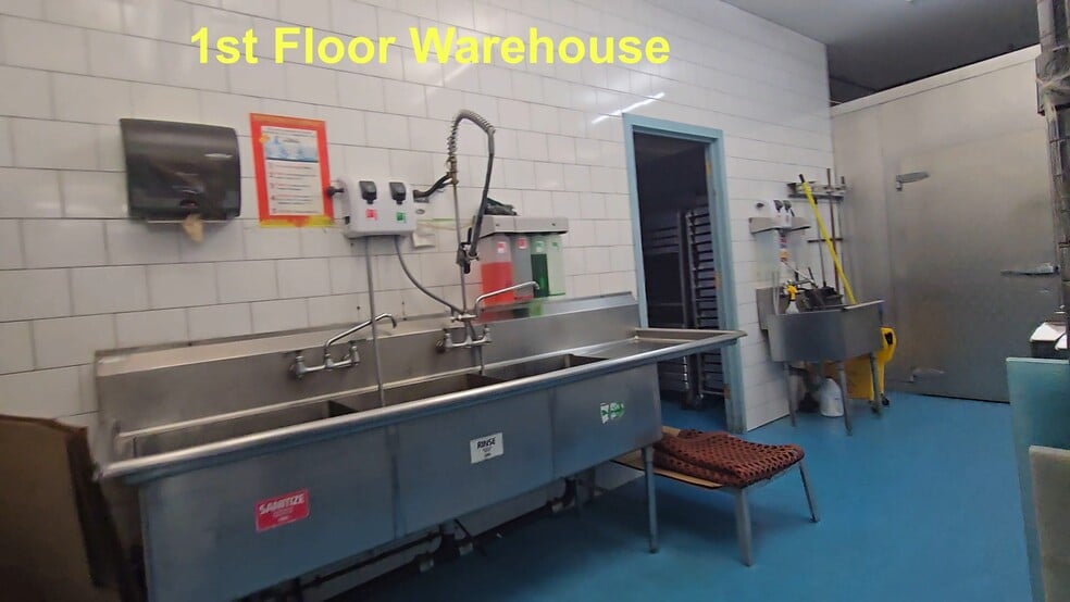 More Photos Of 3260 62nd St, Woodside Industrial For Lease