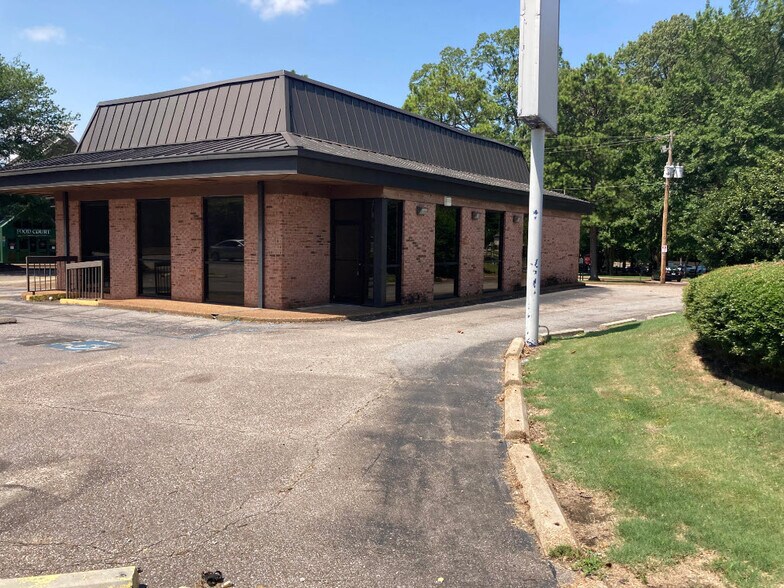 More Photos Of 4485 Poplar Ave, Memphis Bank For Lease