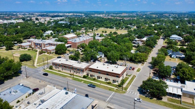 More Photos Of 609 E University Ave, Georgetown Storefront Retail Office For Sale
