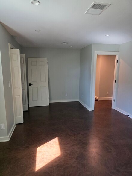 More Photos Of 9213 First St, Baroda Office For Lease