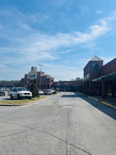 More Photos Of 1001 Market St, Dalton Unknown For Lease