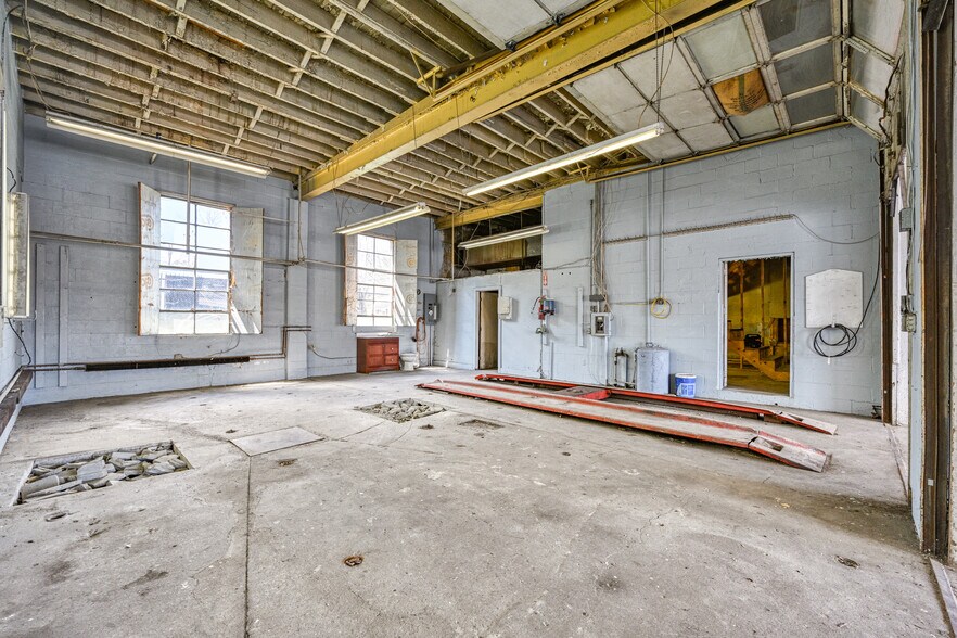 More Photos Of 74 Route 133, Winthrop Flex For Sale