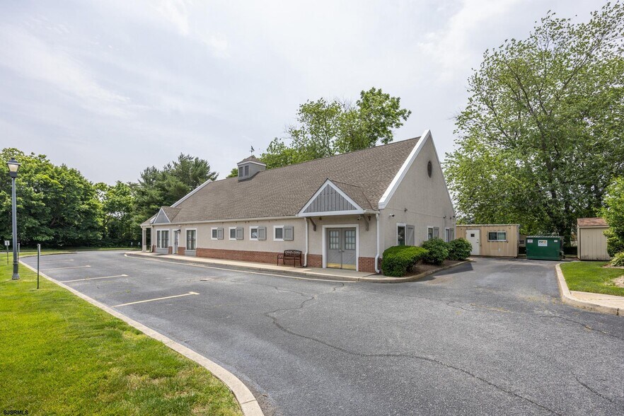 More Photos Of 535 Maple Ave, Linwood Veterinarian Kennel For Lease