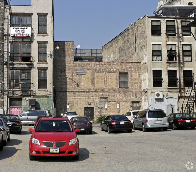 More Photos Of 530 N Water St, Milwaukee Storefront For Sale