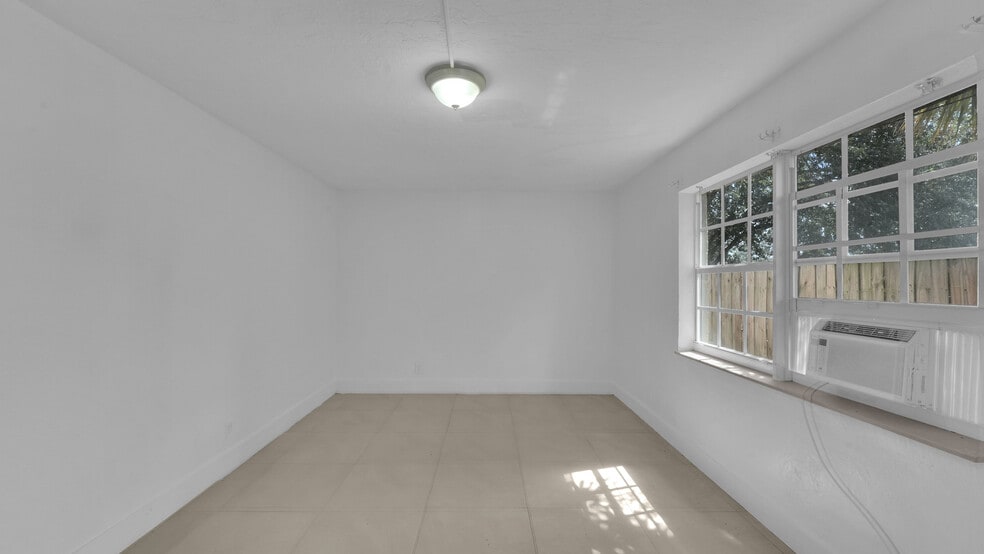 More Photos Of 715 Washington Ave, Lake Worth Apartments For Sale