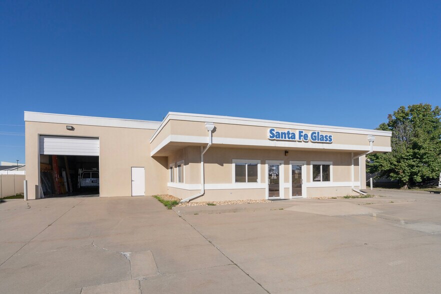 More Photos Of 1324-1328 SW Market St, Lee's Summit Warehouse For Lease