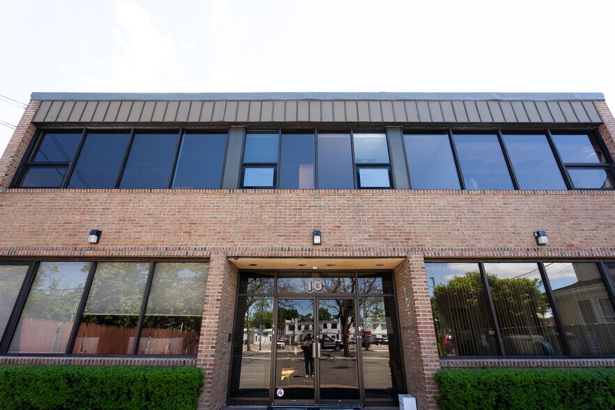 More Photos Of 10 Maple St, Port Washington Office For Sale