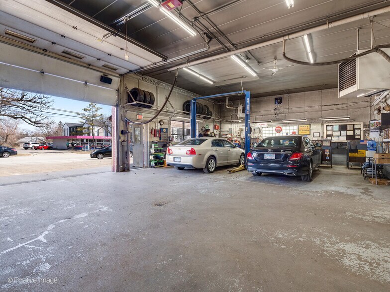 More Photos Of 2648-2666 Waukegan Ave, Highland Park Storefront Retail Residential For Sale