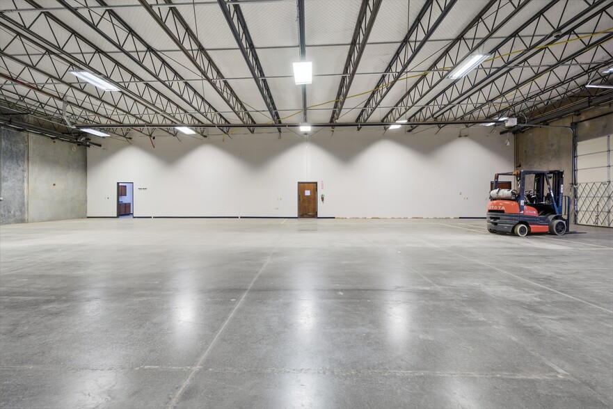 More Photos Of 3217 Cooke Way, Oklahoma City Light Distribution For Lease