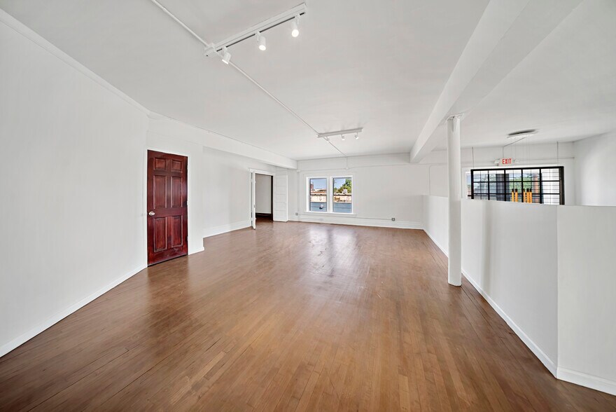 More Photos Of 2055 Gratiot Ave, Detroit Storefront Retail Office For Lease