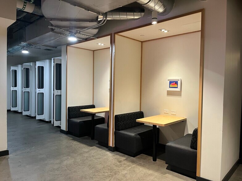 More Photos Of 3090 Nowitzki Way, Dallas Office For Lease