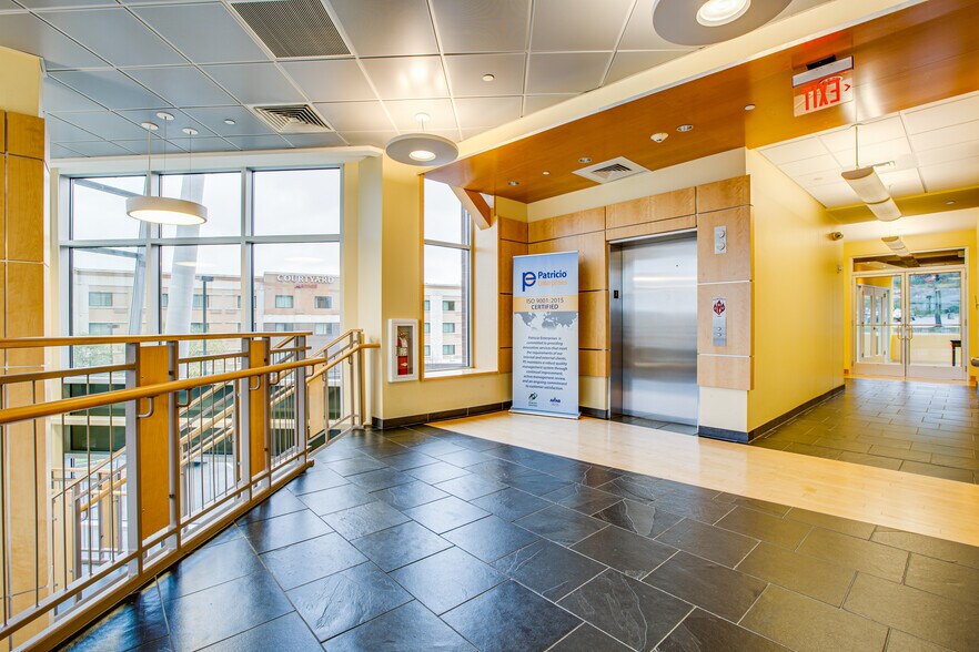 More Photos Of 525 Corporate Dr, Stafford Office For Lease