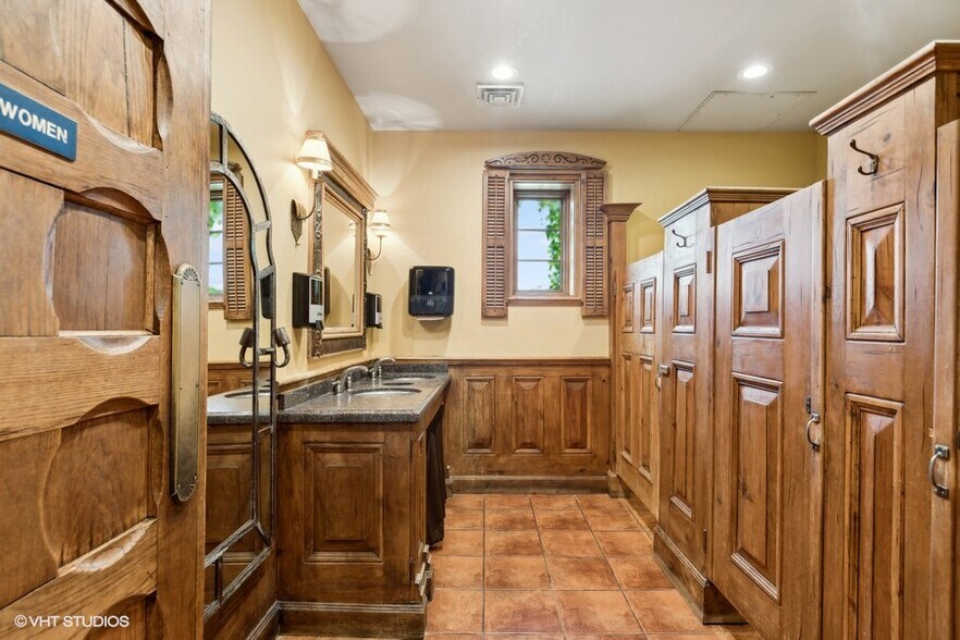 More Photos Of 22221 N Pepper Rd, Lake Barrington General Retail For Sale