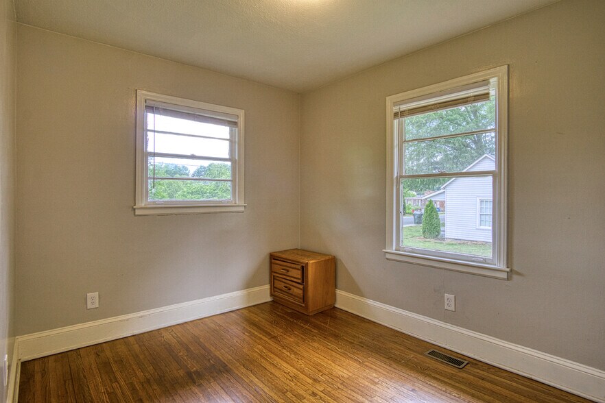 More Photos Of 19612 & 19630 Oak St, Cornelius Apartments For Sale