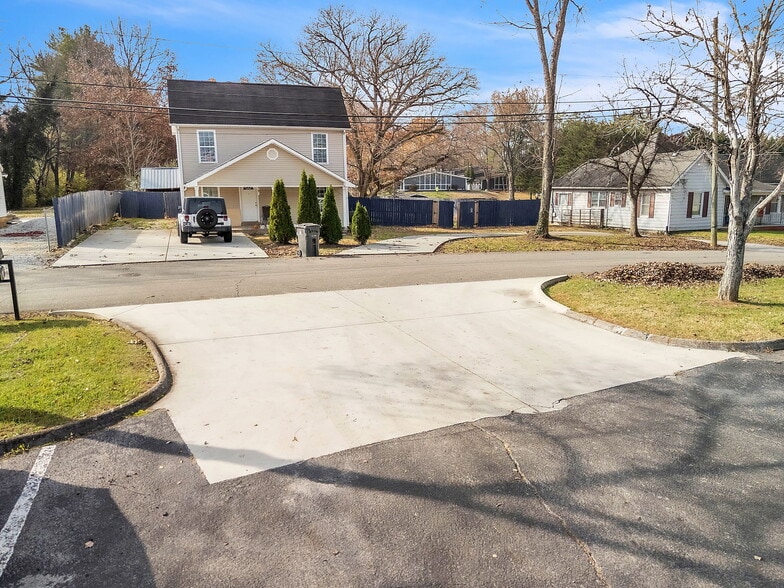 More Photos Of 4700 Upchurch Rd, Knoxville Apartments For Sale