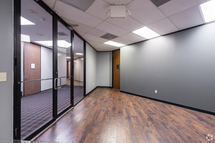 More Photos Of 14425 Torrey Chase Blvd, Houston Office For Lease