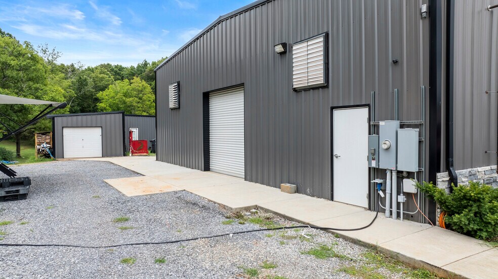 More Photos Of 2253 Boyds Creek Hwy, Sevierville Flex For Sale