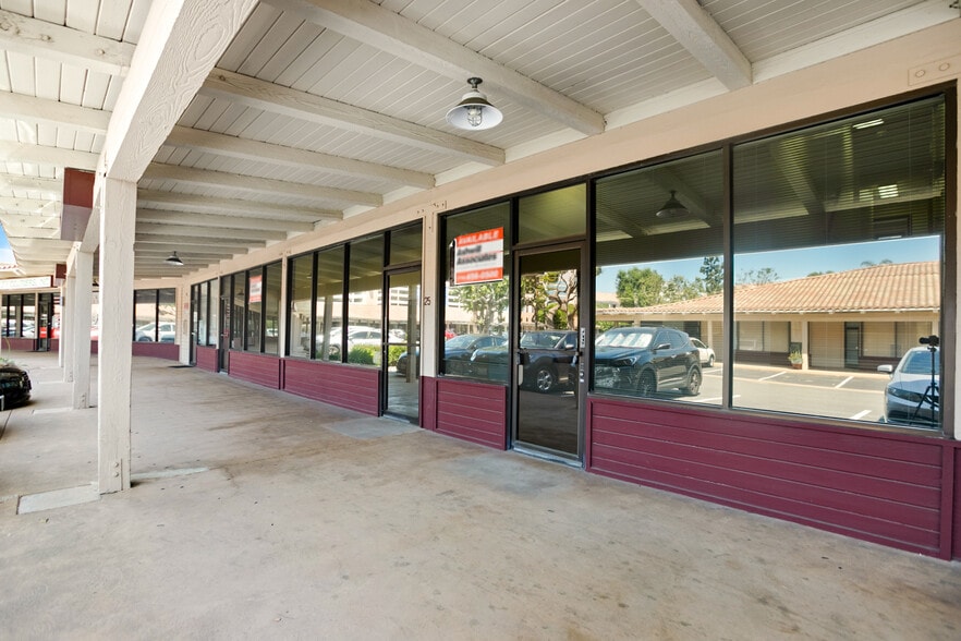 More Photos Of 1111 W Town and Country Rd, Orange Business Park For Lease