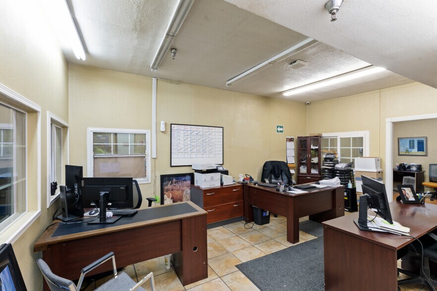 More Photos Of 1601 E 4th Ave, El Paso Industrial For Sale