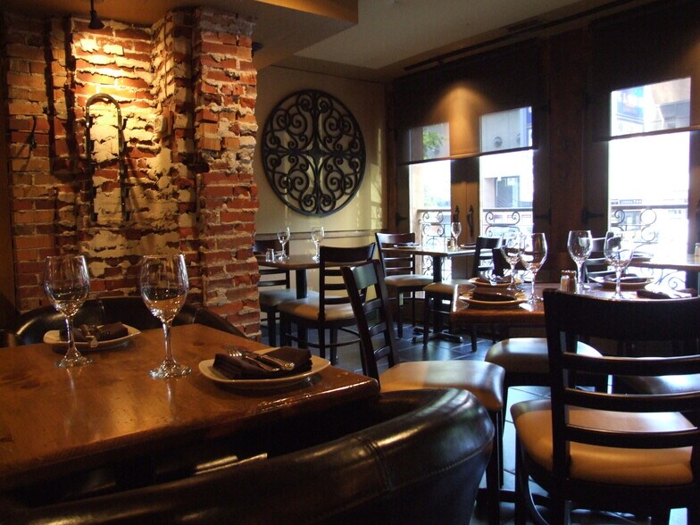 More Photos Of 622 8 Av SW, Calgary Restaurant For Lease