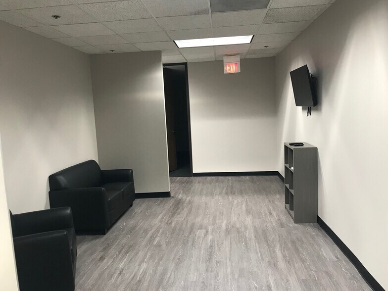 More Photos Of 1251 N Plum Grove Rd, Schaumburg Office For Lease