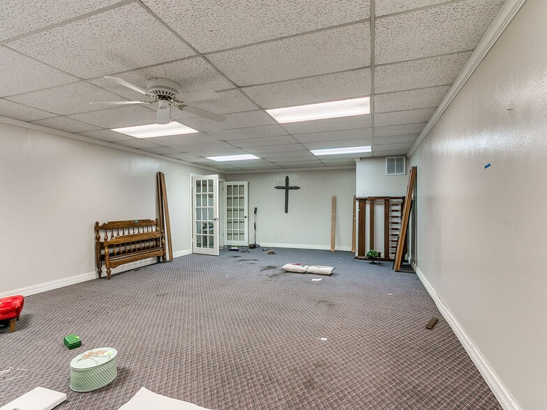 More Photos Of 809 SW 4th St, Moore Religious Facility For Sale