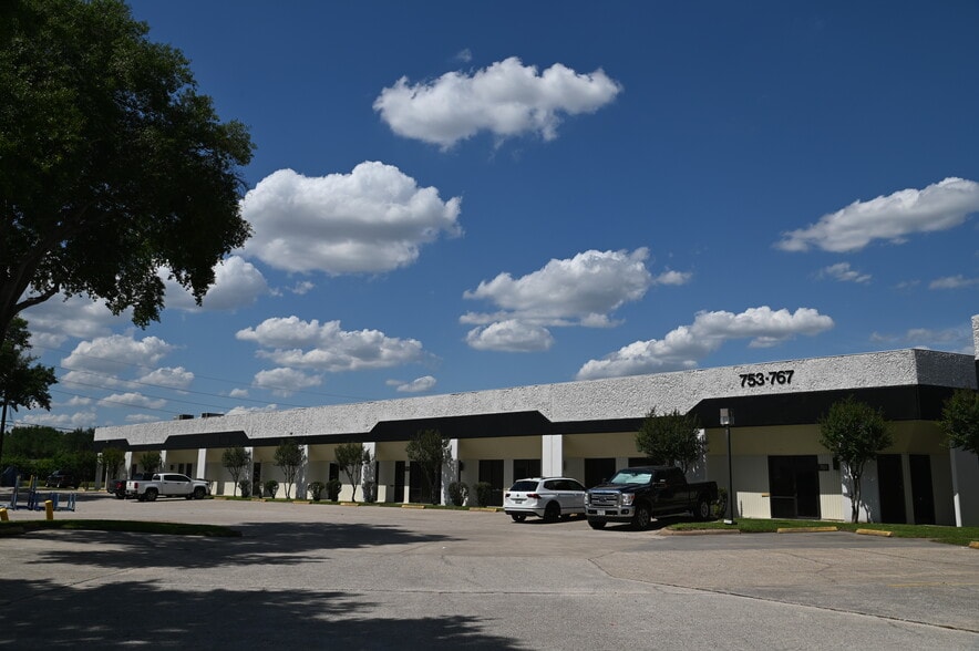 More Photos Of 15534 W Hardy Rd, Houston Unknown For Lease