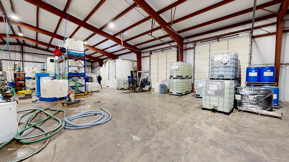 More Photos Of 1213 Esi Dr, Springdale Warehouse For Lease