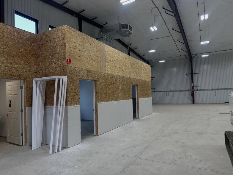 More Photos Of 5897 Balsom Ridge Rd, Denver Manufacturing For Lease