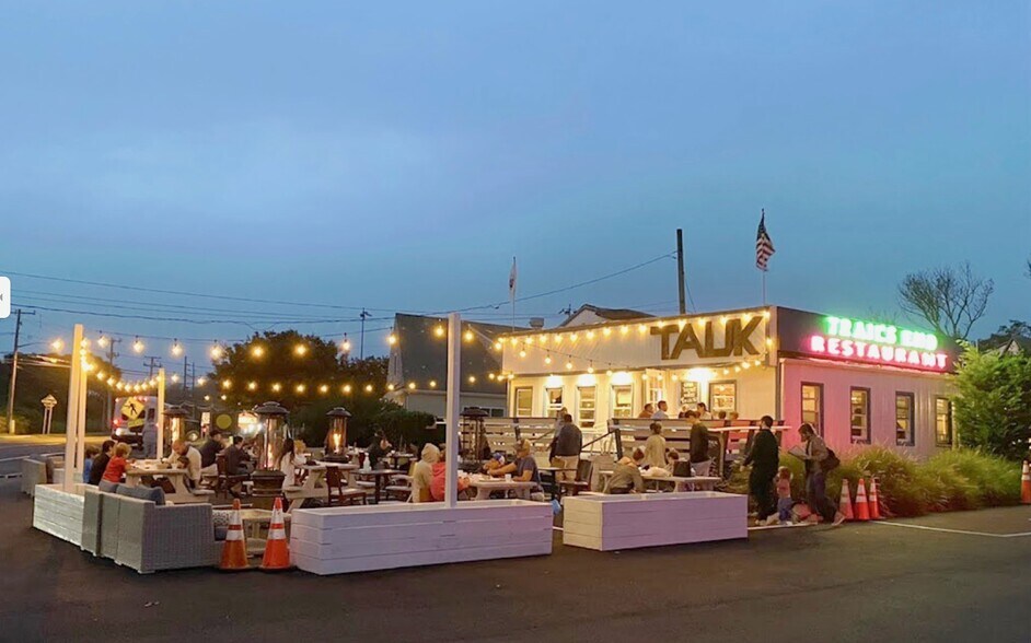 More Photos Of 63 S Euclid Ave, Montauk Restaurant For Sale