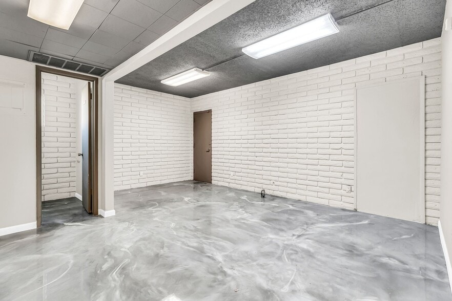 More Photos Of 78 W Ray Rd, Chandler Convenience Store For Lease