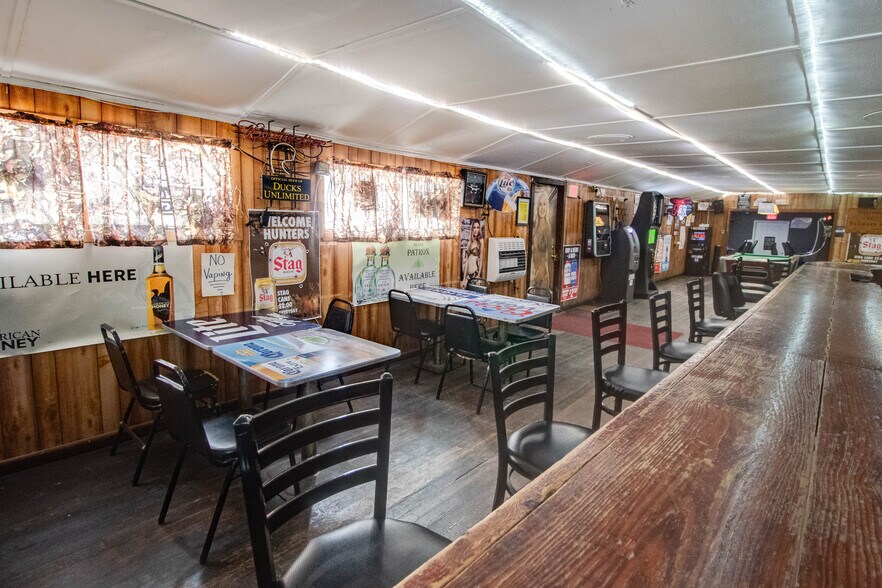 More Photos Of 20861 IL-100, Fieldon Specialty For Sale