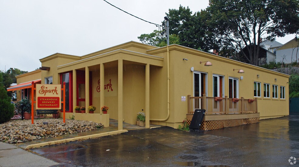 More Photos Of 75 Cedar Swamp Rd, Glen Cove Restaurant For Lease