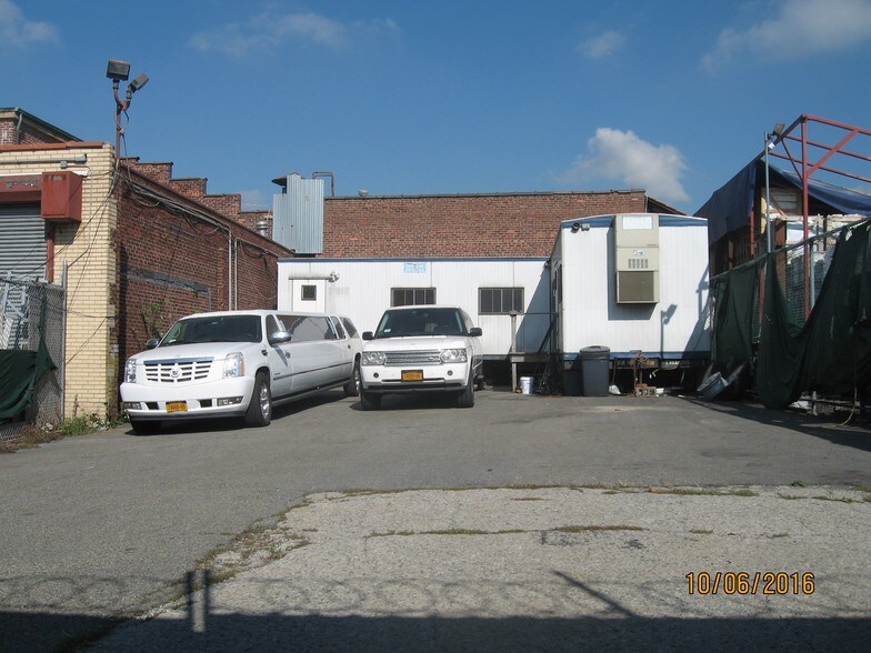 More Photos Of 77 Lombardy St, Brooklyn Land For Lease