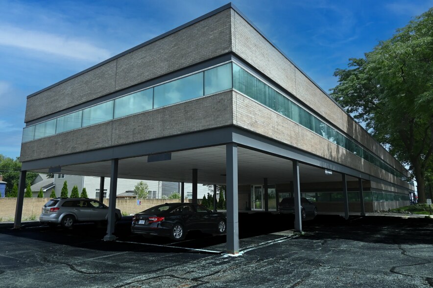 More Photos Of 1133 E Maple Rd, Troy Office For Sale