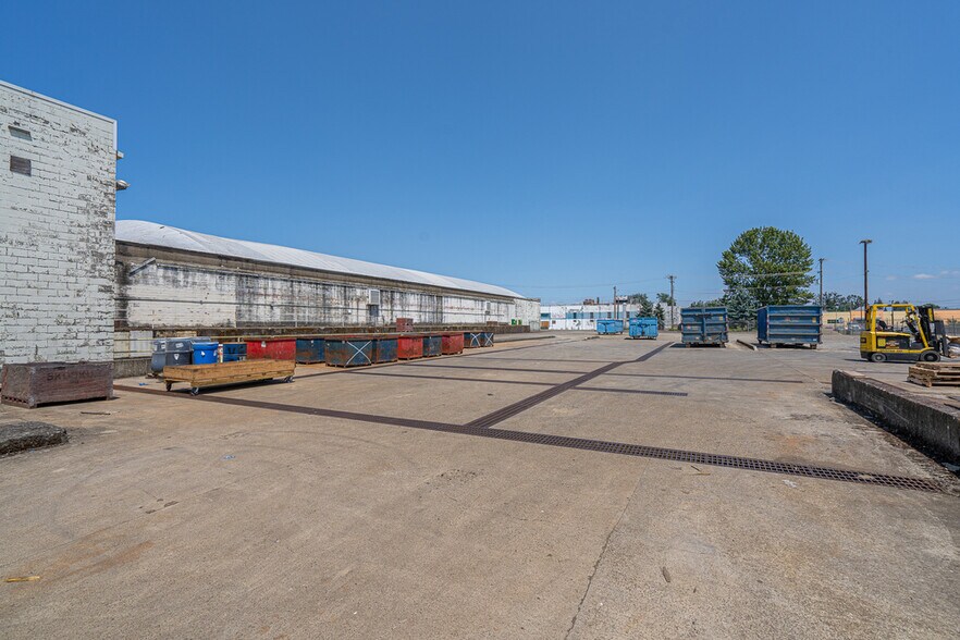 More Photos Of 298 Patterson St NW, Salem Warehouse For Lease