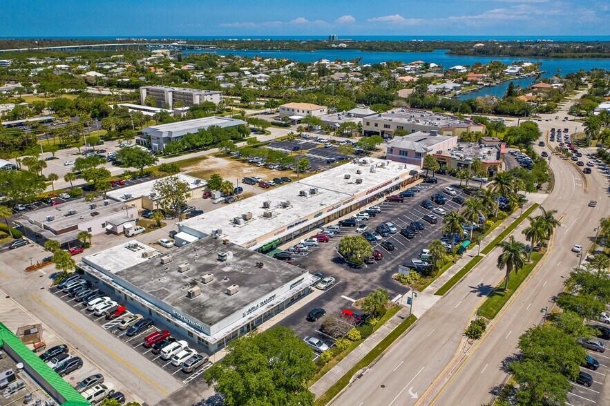 More Photos Of 474 21st St, Vero Beach General Retail For Sale