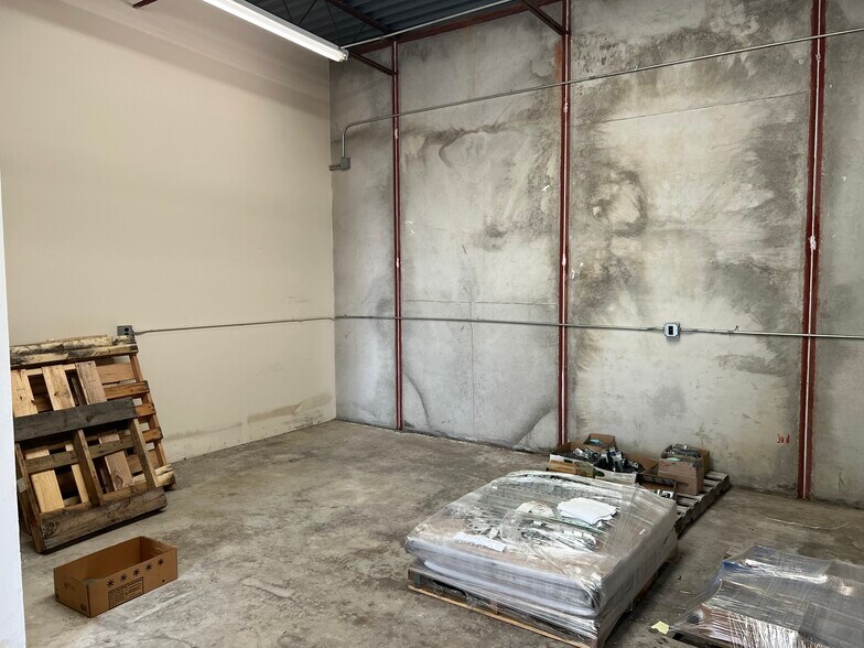 More Photos Of 2117 N Yellowood Ave, Broken Arrow Research And Development For Lease