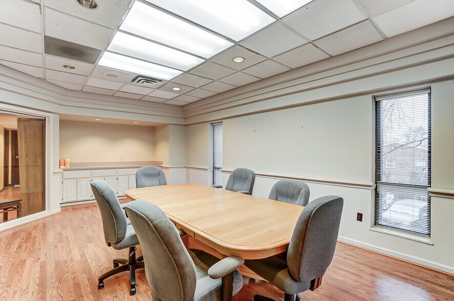 More Photos Of 47 E Wilson Bridge Rd, Columbus Office For Lease